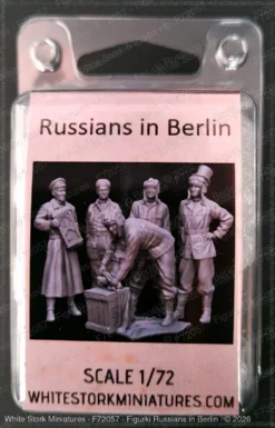 Alternative view of Figures Russians in Berlin