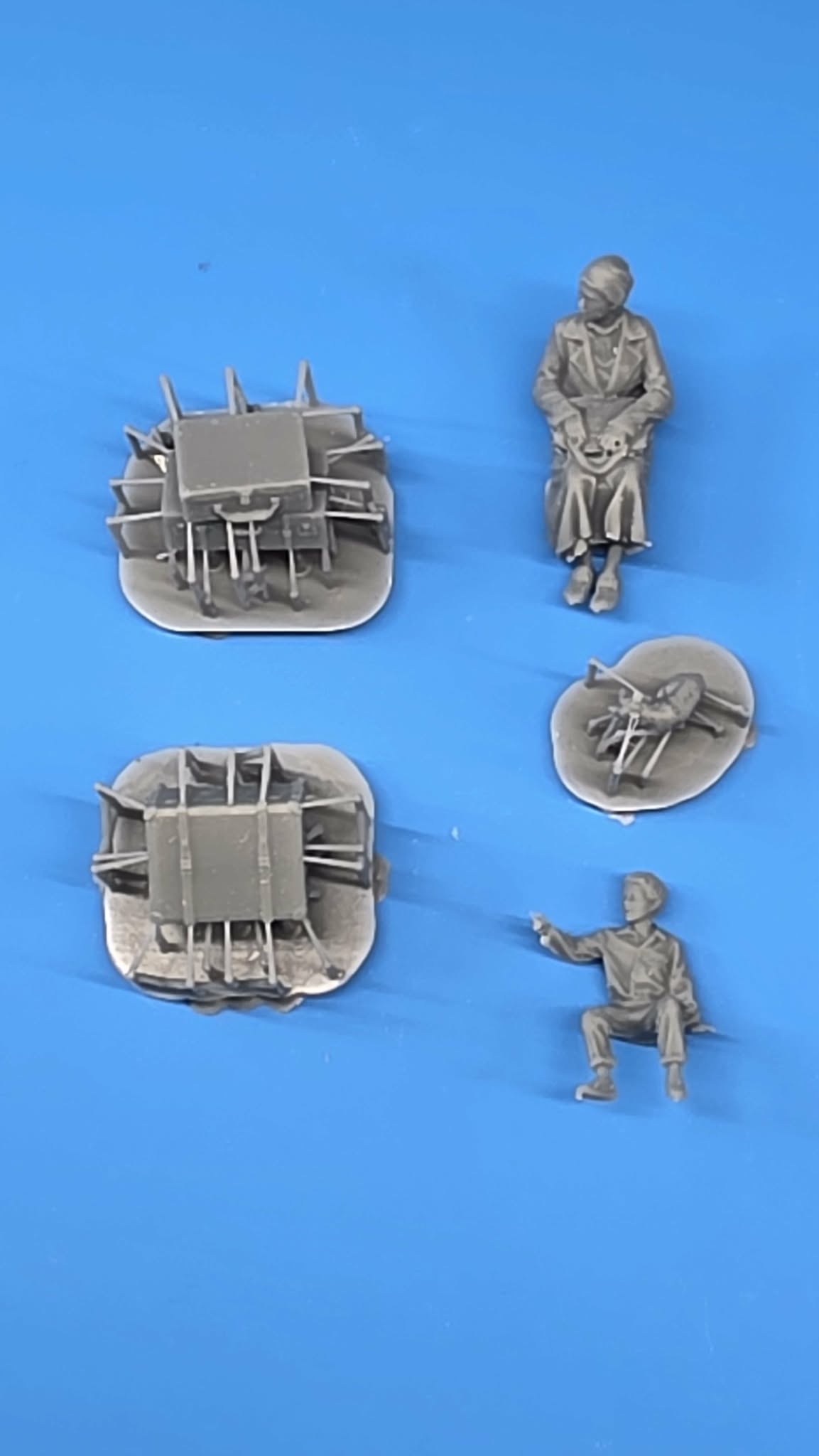 Figures Ready to leave - Image 5